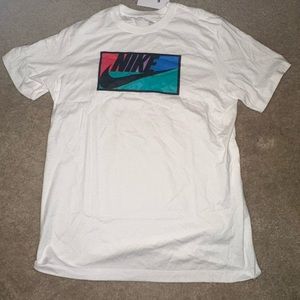 white nike large t-shirt
